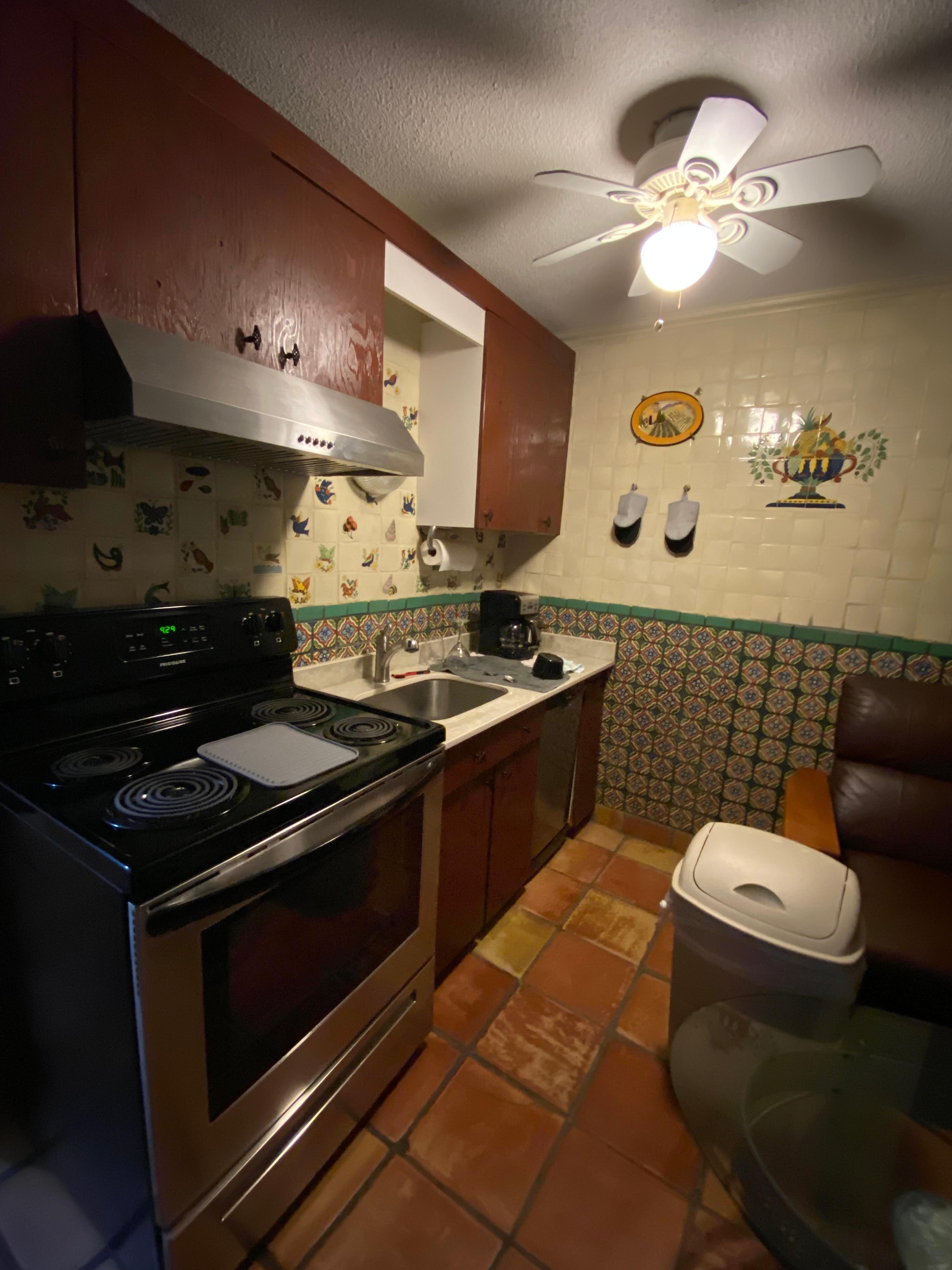 Studio style stove / kitchen