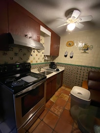 Studio style stove / kitchen