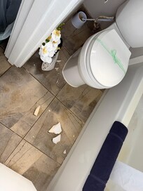 This is forgivable because it probably fell when nobody was there before I came, but still… it was the foreshadowing of a bad rental.