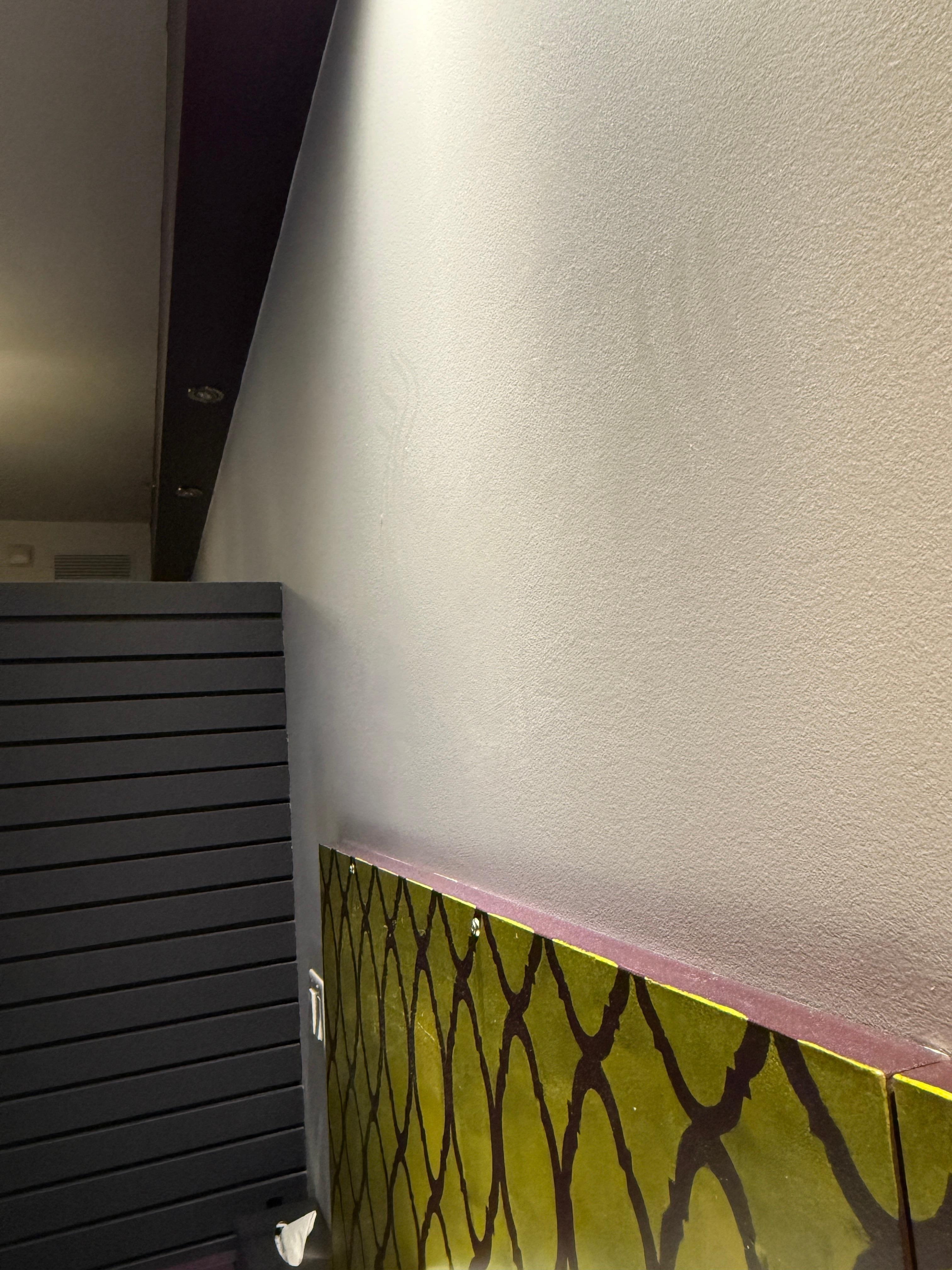 The layer of dust on the walls with finger streaks 