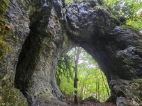 Felsentor bei Gößweinstein (4 km), dort auch Einkaufsmöglichkeiten!