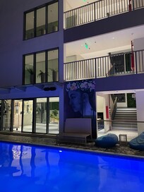 Pool direkt im Hotel