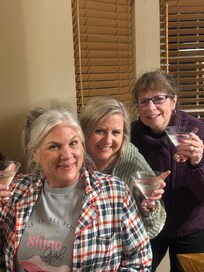 Marea, Sherri & Cindy enjoying dinner and drinks on the final night of our stay.