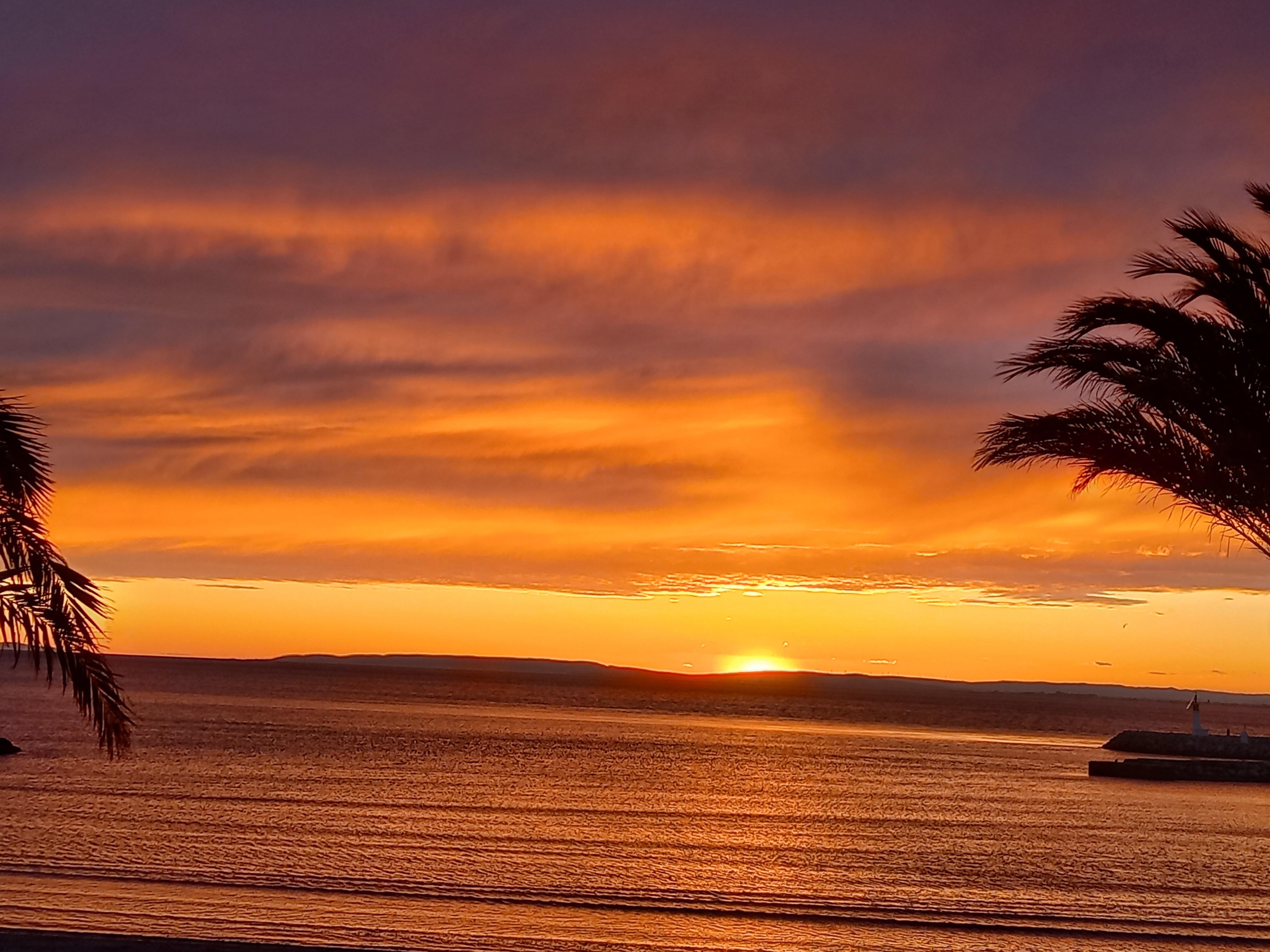 Sonnenuntergang fotografiert aus der Wohnung.