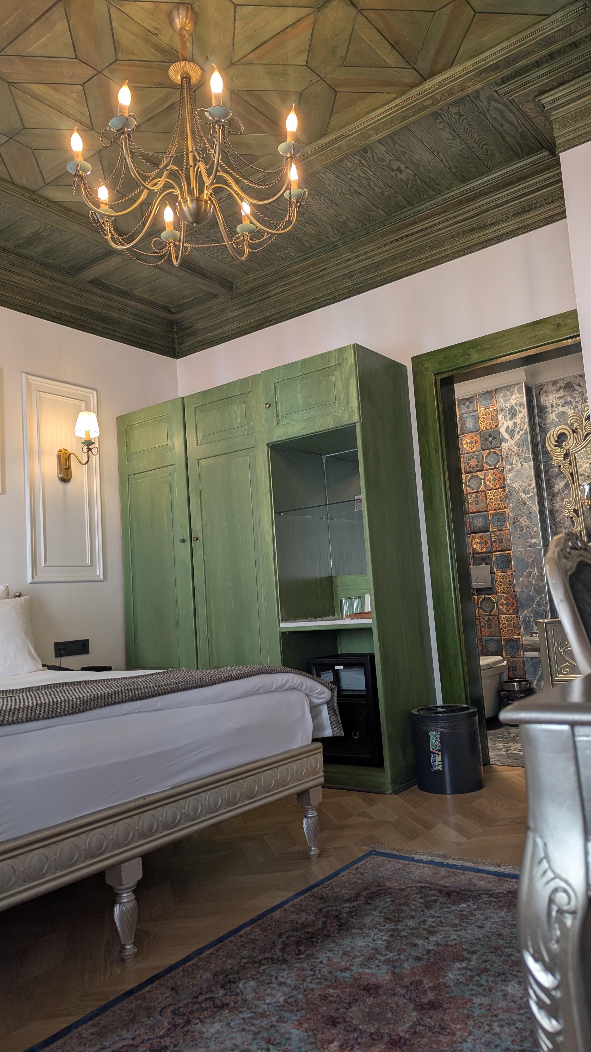 Emerald Mansion room with a king size bed