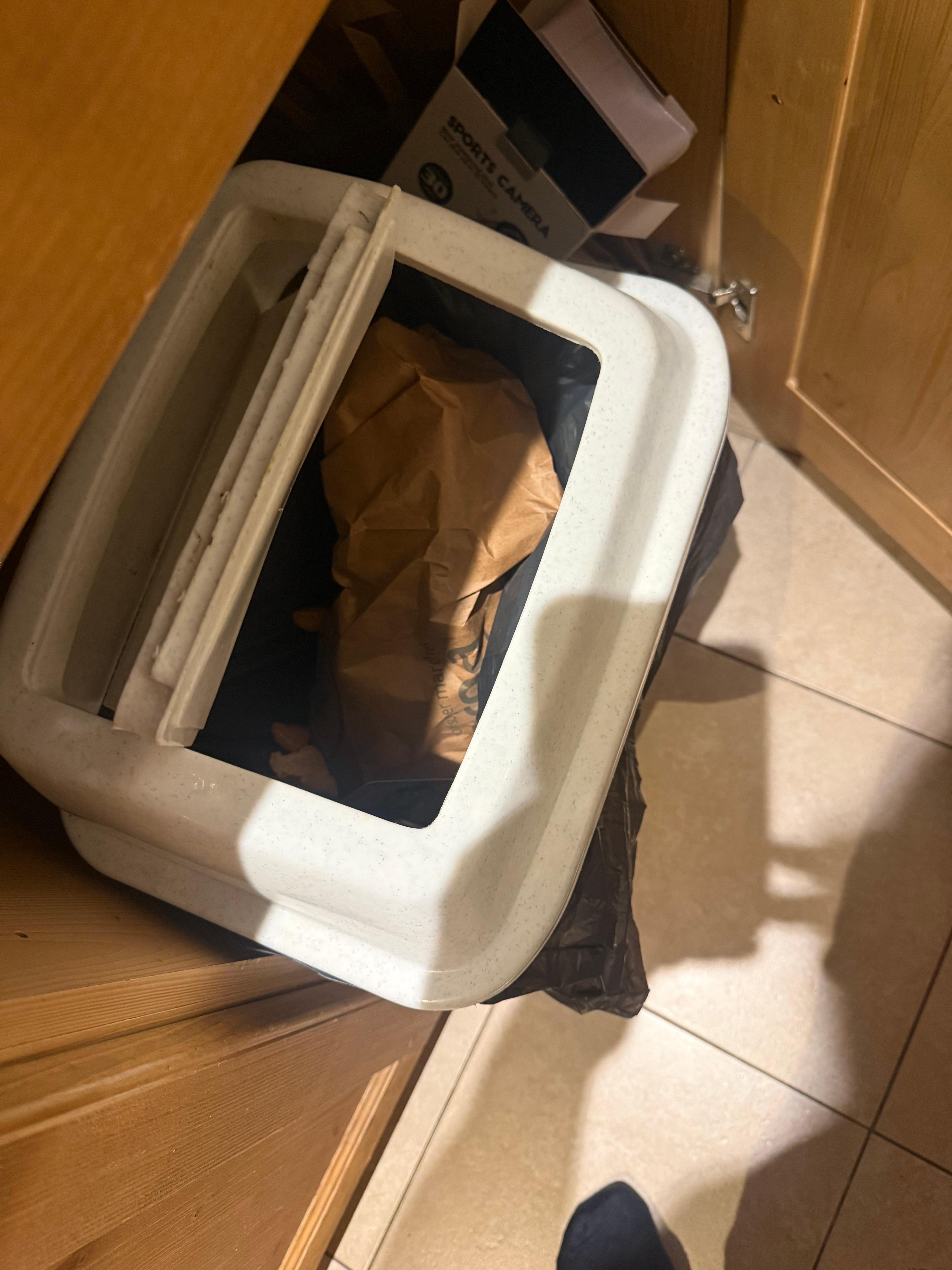 Property not cleaned. Bin overflowing 