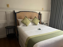 Standard room, queen with beautiful linens.