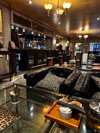 TheMontague Leopard Bar