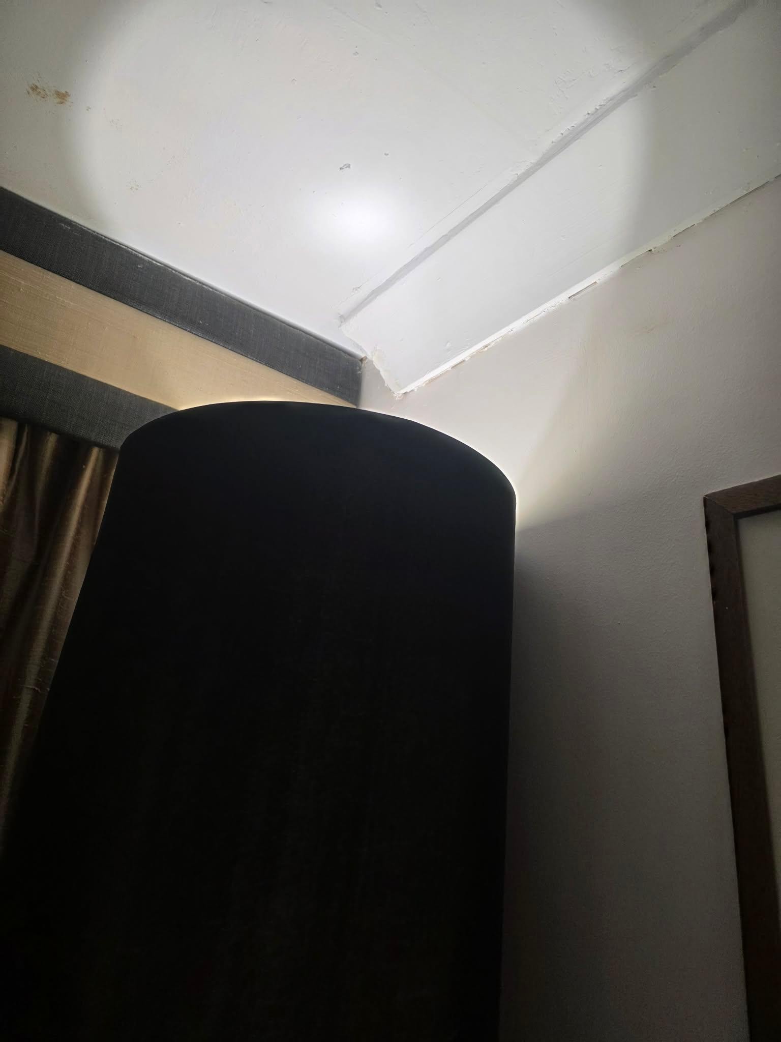 Unfinished coving allowing water seeping through 