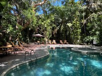 Belle piscine nettoyer tous les jours !