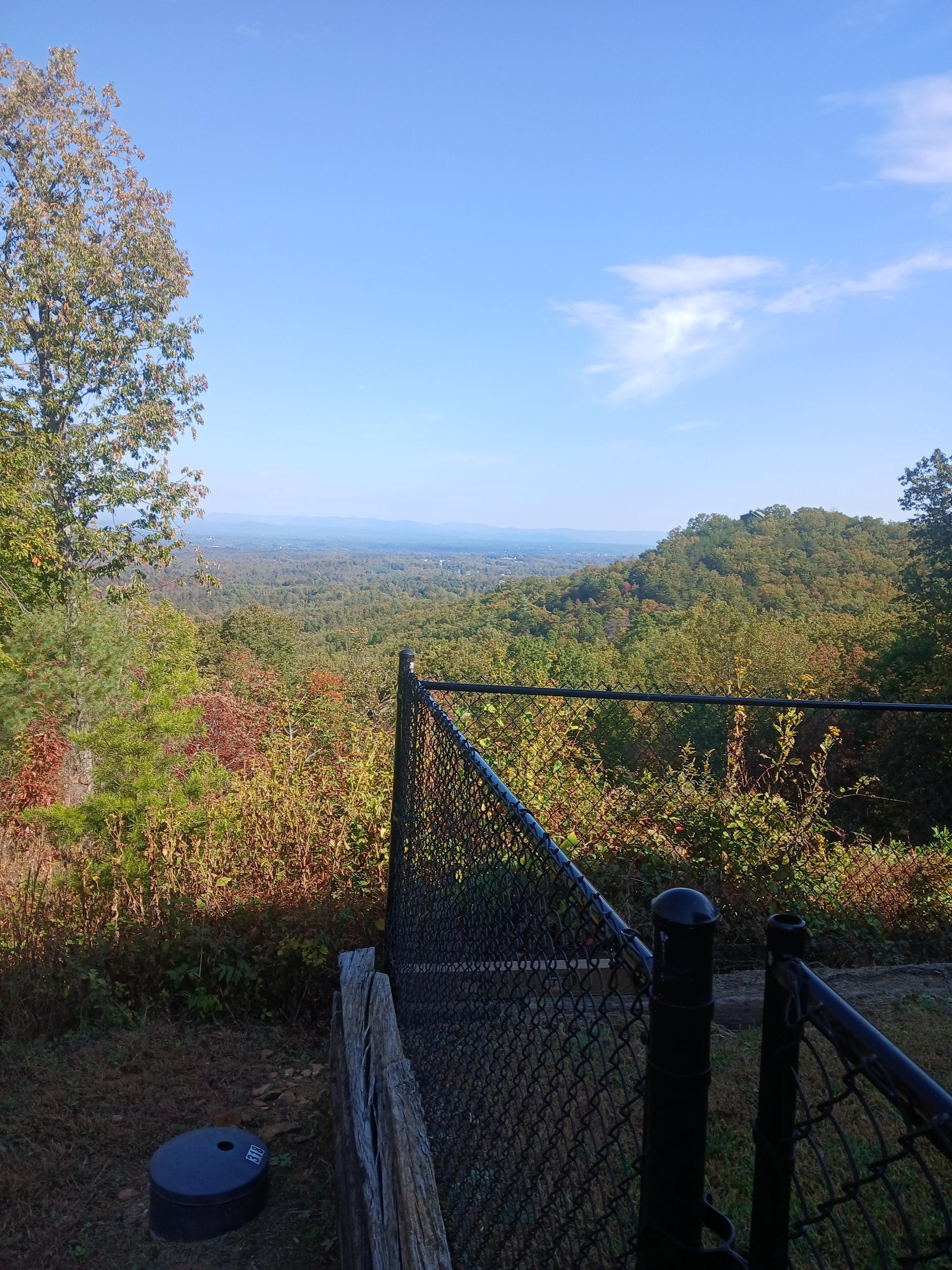 Beautiful trees with a hint of autumn! Cool nights & sunny days. Loved sitting on the porch and meeting new friends. Has a fire pit where we shared great stories & roasted marshmillows!