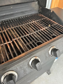Def need grates replaced; who is cooking on this