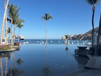 Amazing pool beach front.