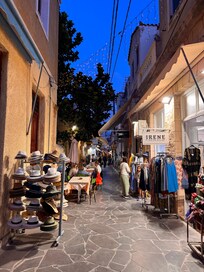 Many pedestrian malls