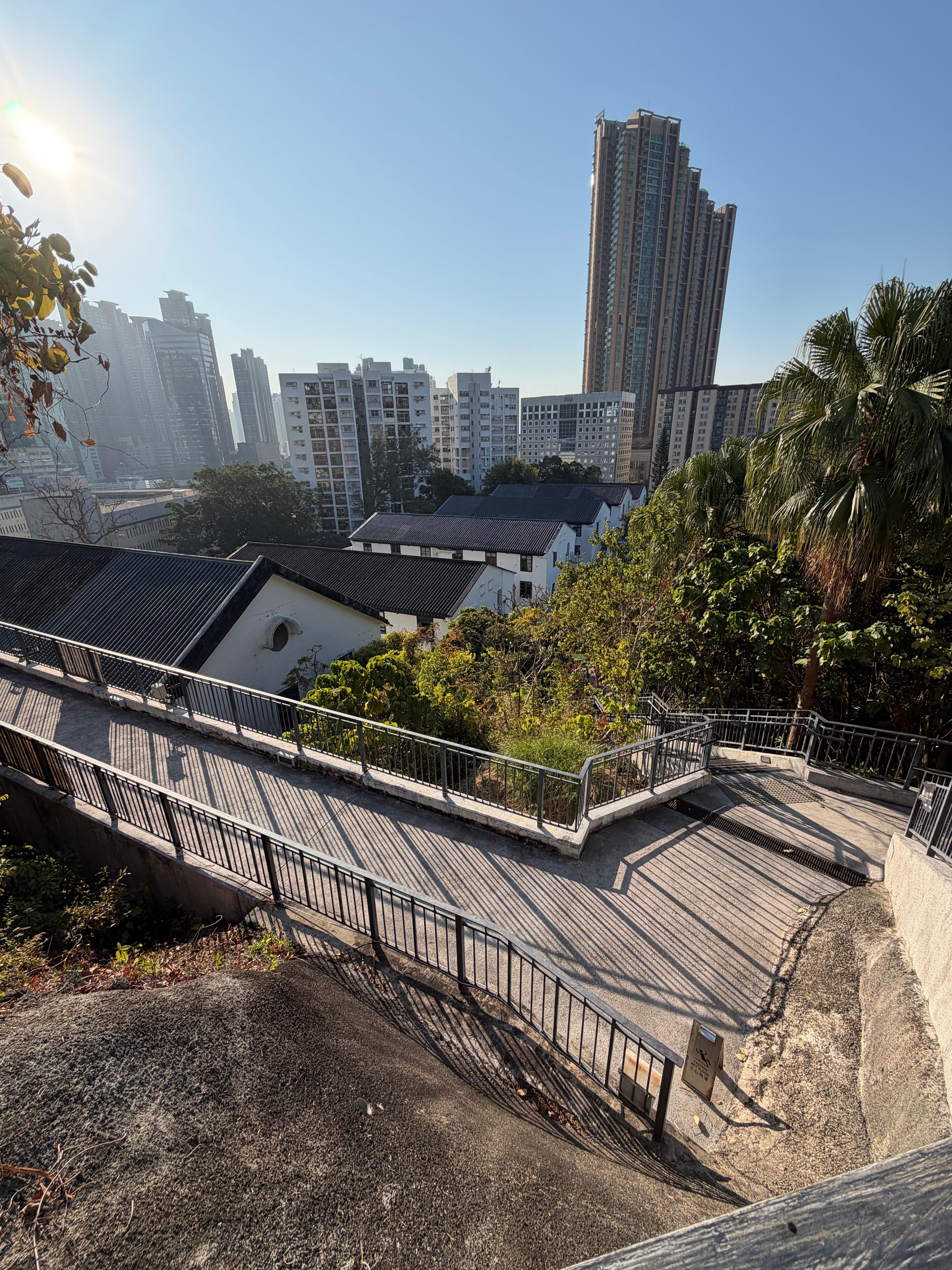 敷地内から見た美孚方面