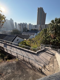 敷地内から見た美孚方面