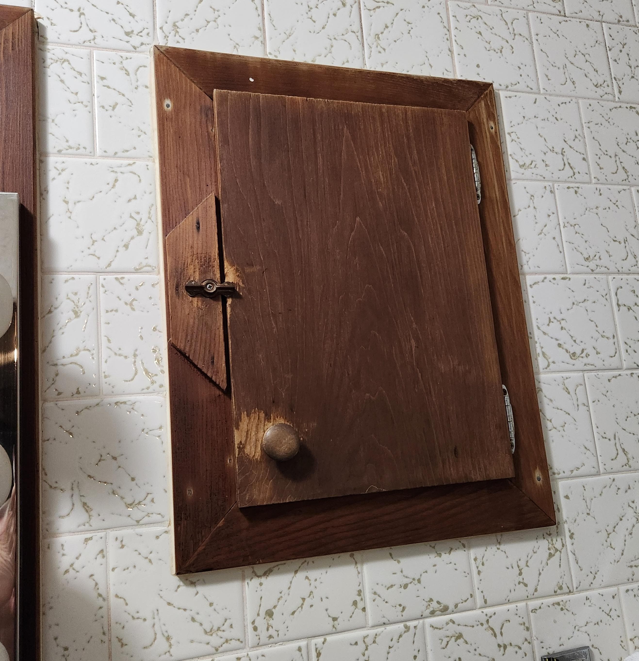 Vintage fresh air vent door in the bathroom.