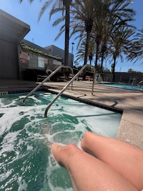 Jacuzzi was great. Fire pit was nice too but I had to turn it on. The lights didn’t work either hanging above which definitely could’ve added to the ambiance.