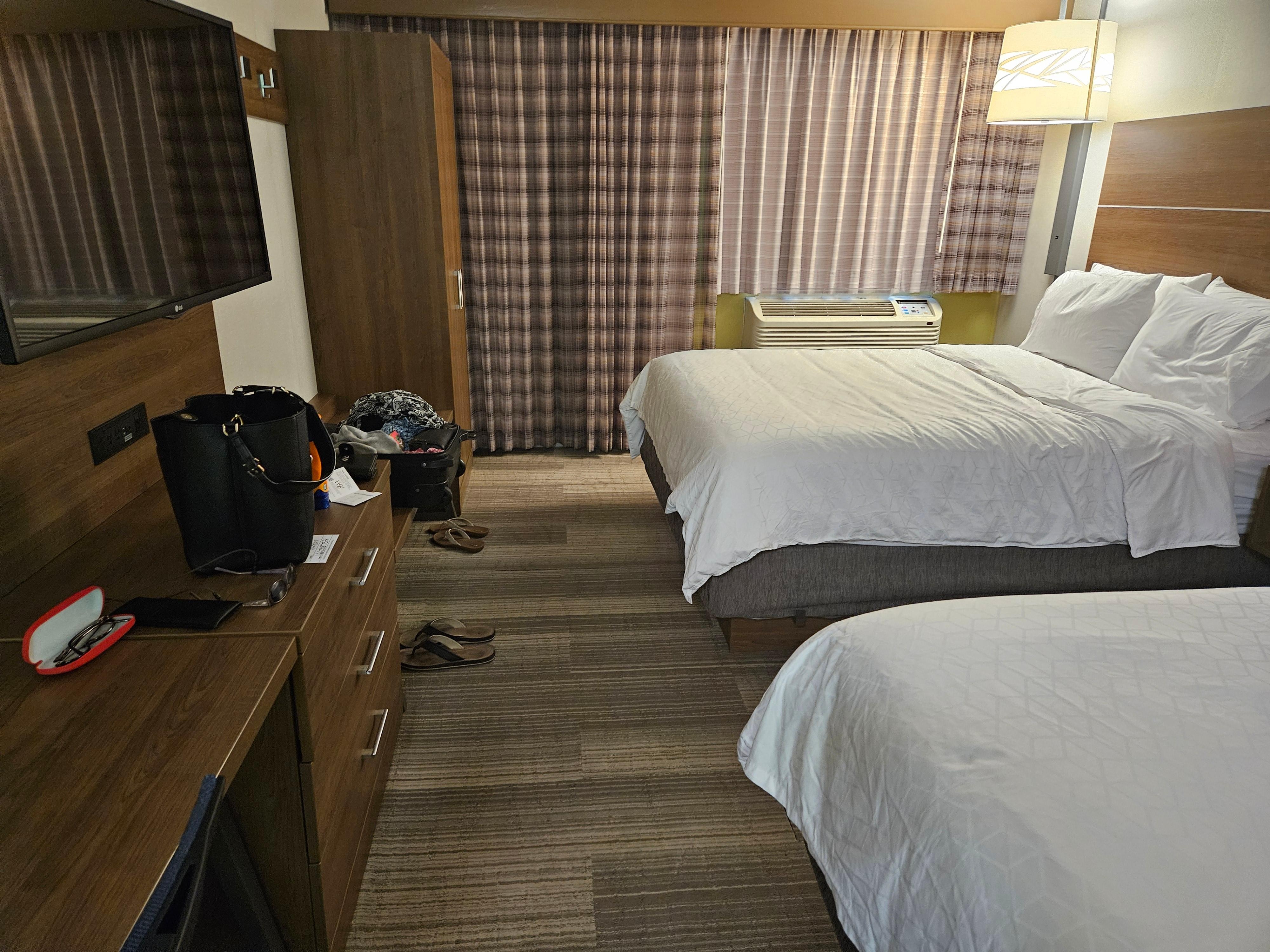 Nice clean, cool room. 
Comfy beds with lovely linens and pillows.