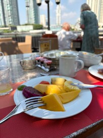 マンゴーが食べ放題。他のお料理も美味しかった。