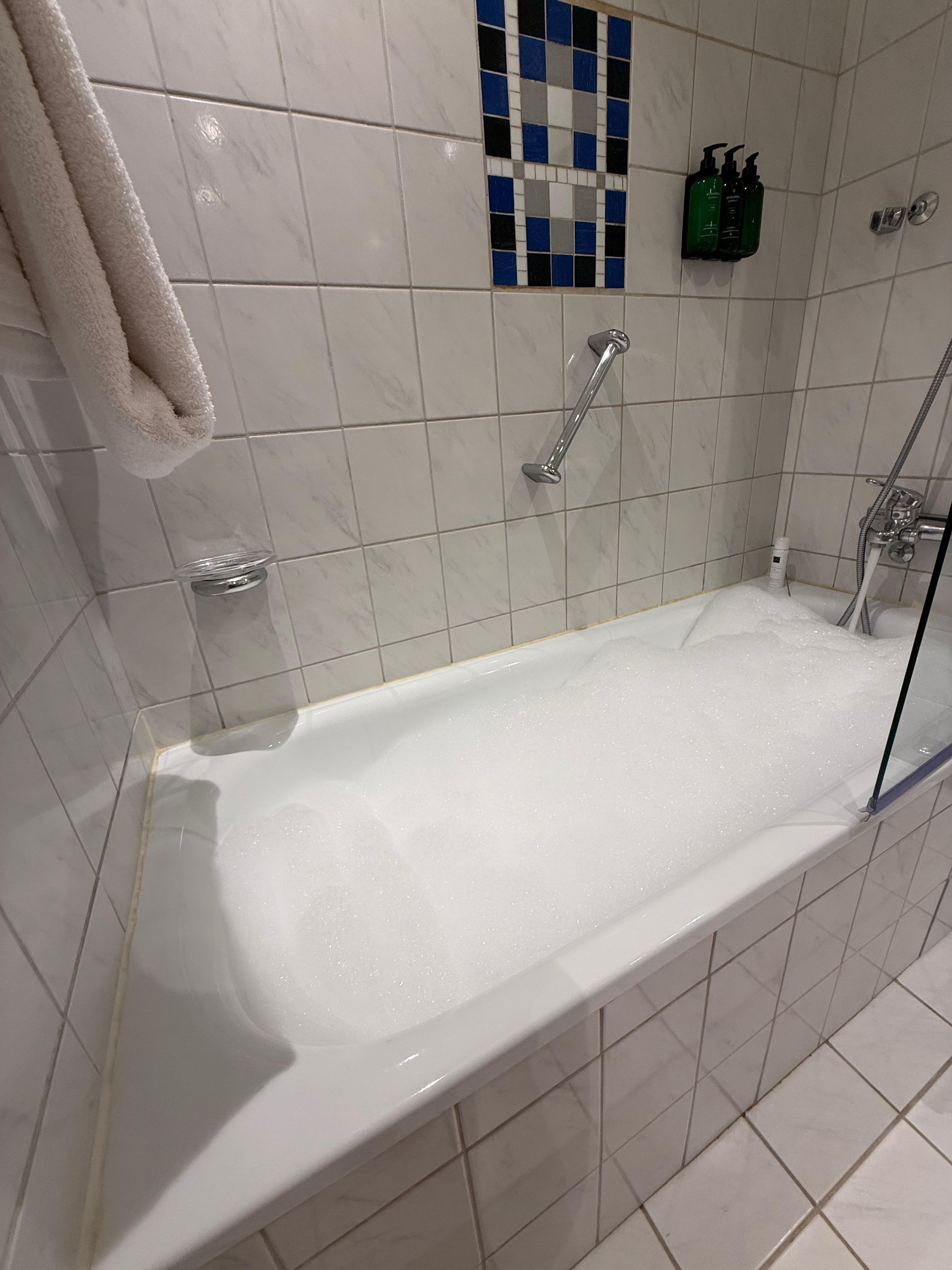 Så skönt att ta ett skumbad 🛁 (då man inte har något badkar hemma)