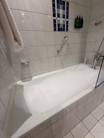 Så skönt att ta ett skumbad 🛁 (då man inte har något badkar hemma)