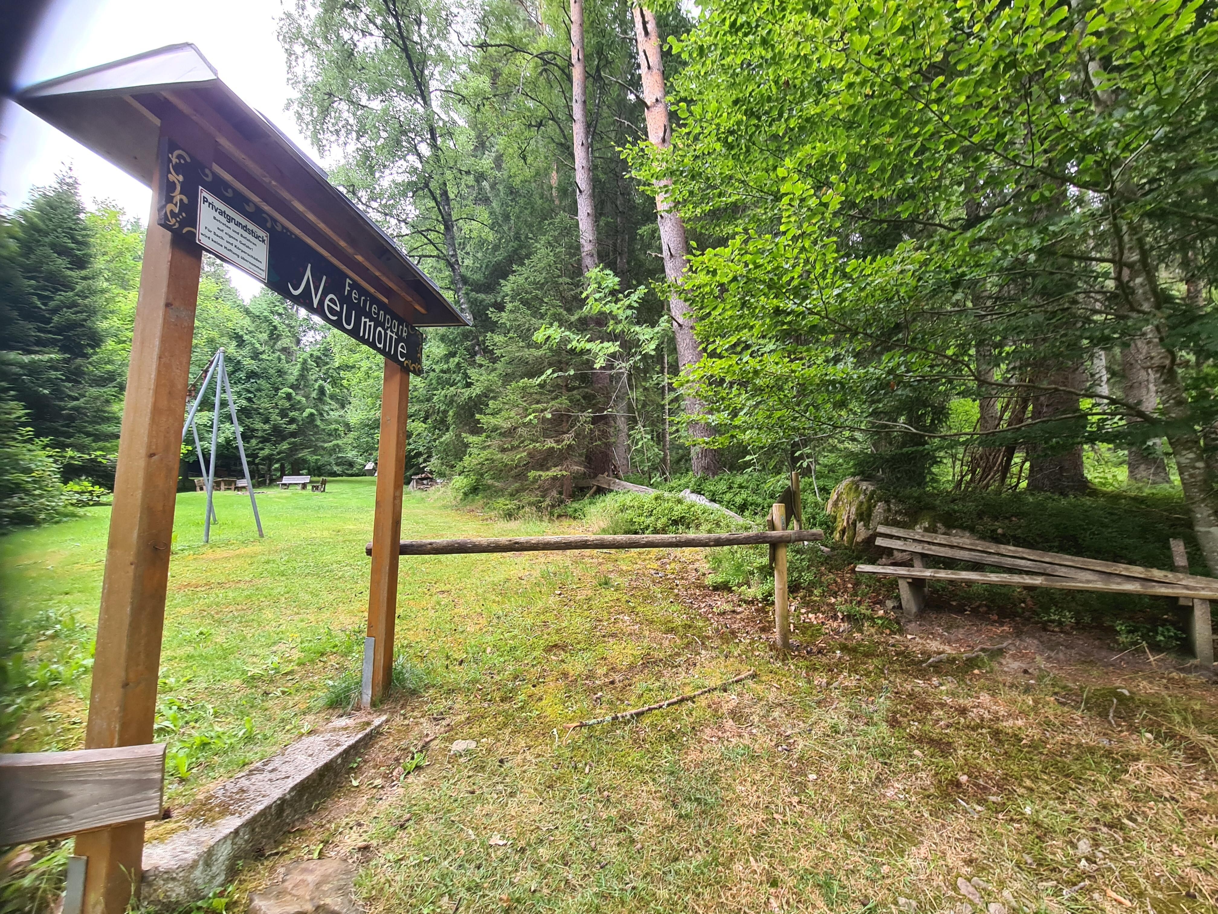 Die "Spielwiese" eine Baustelle - Kinder können dort unmöglich spielen !