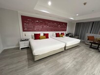 Room for 4 guests- 2 king beds