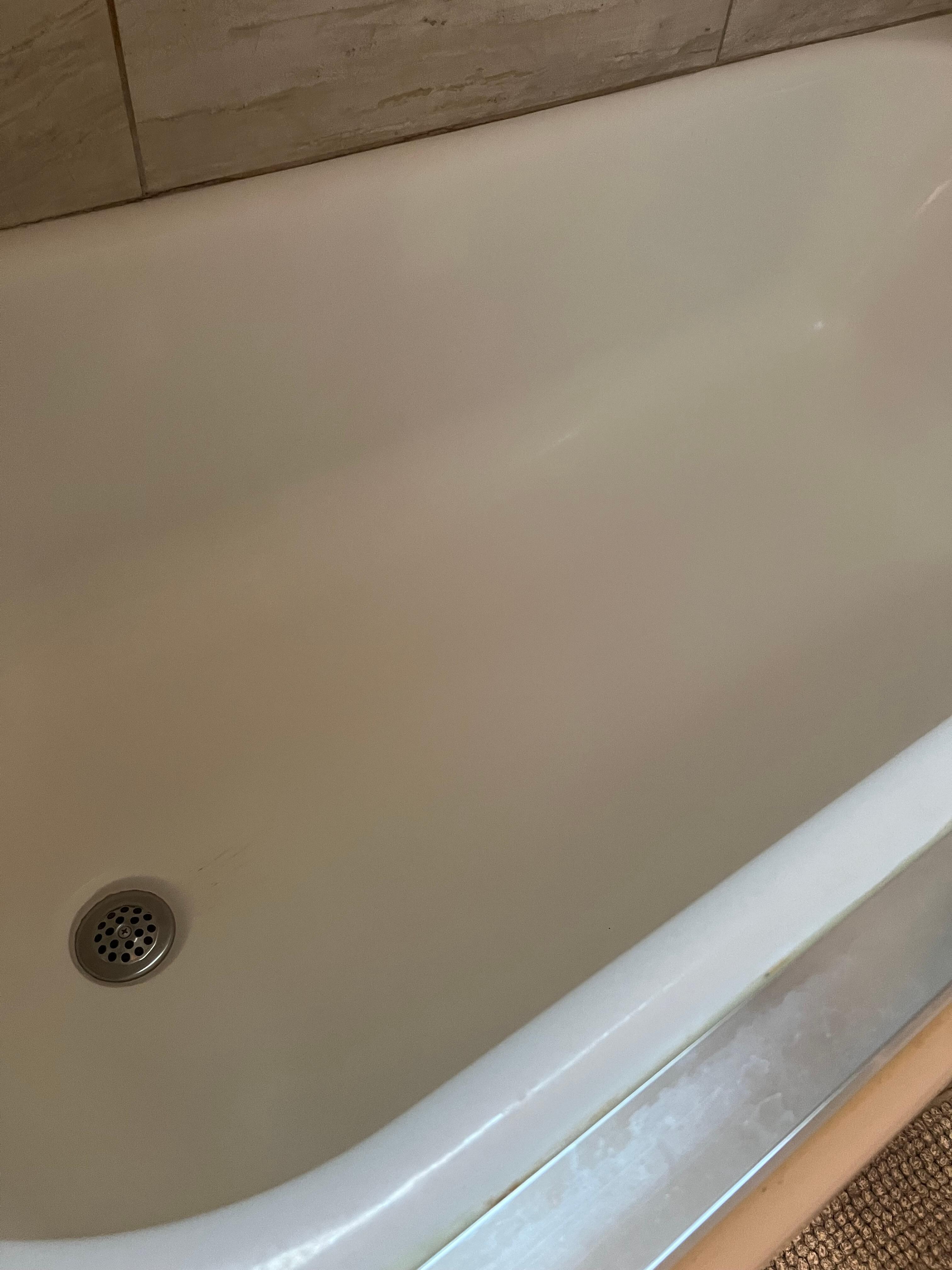 No anti-slip features on tub