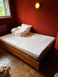 Le fameux « lit » à tiroirs peu confortable