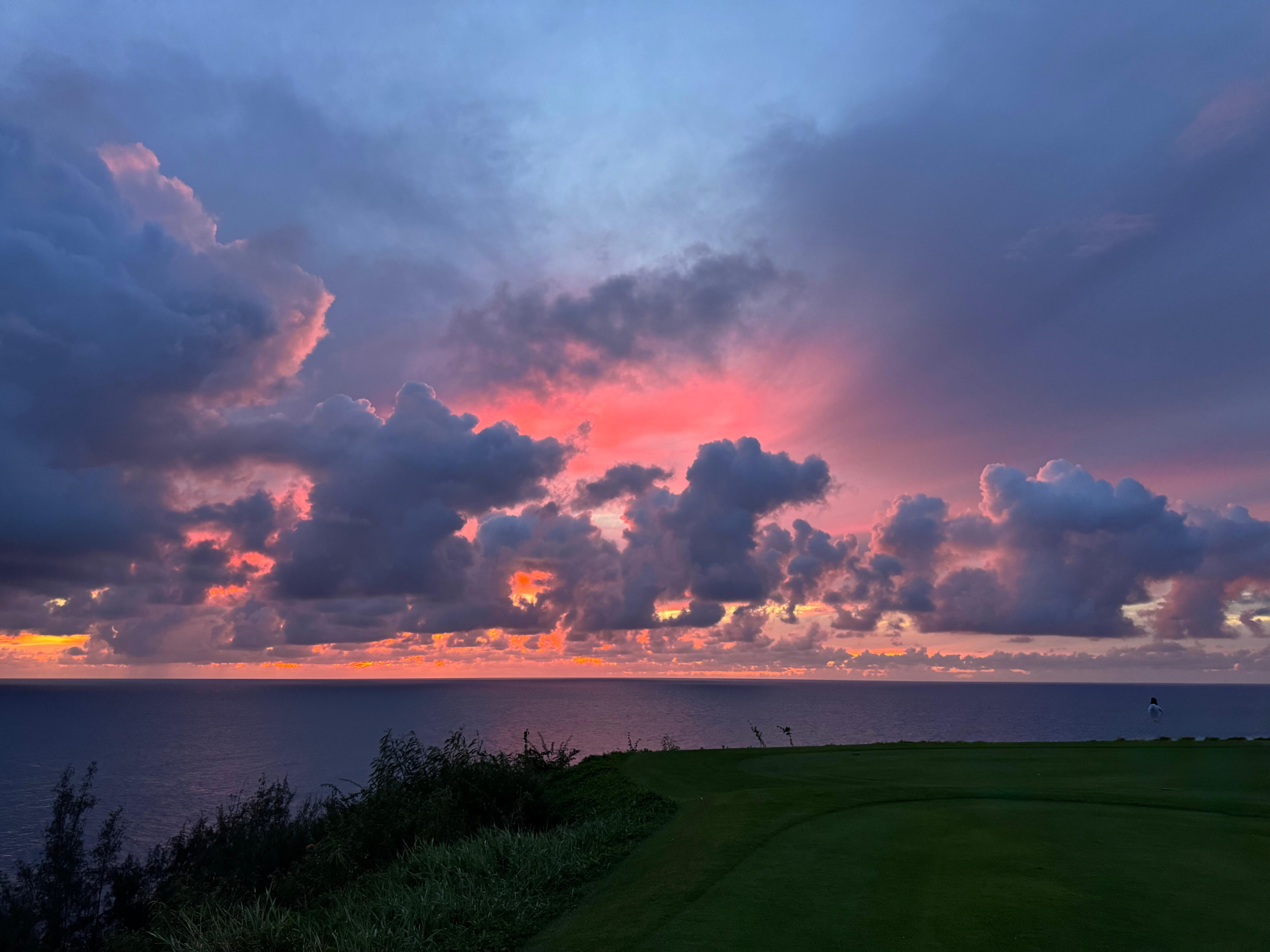 Easy walk to sunset on Makai golf course. 