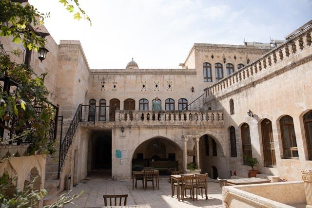 Courtyard/breakfast area