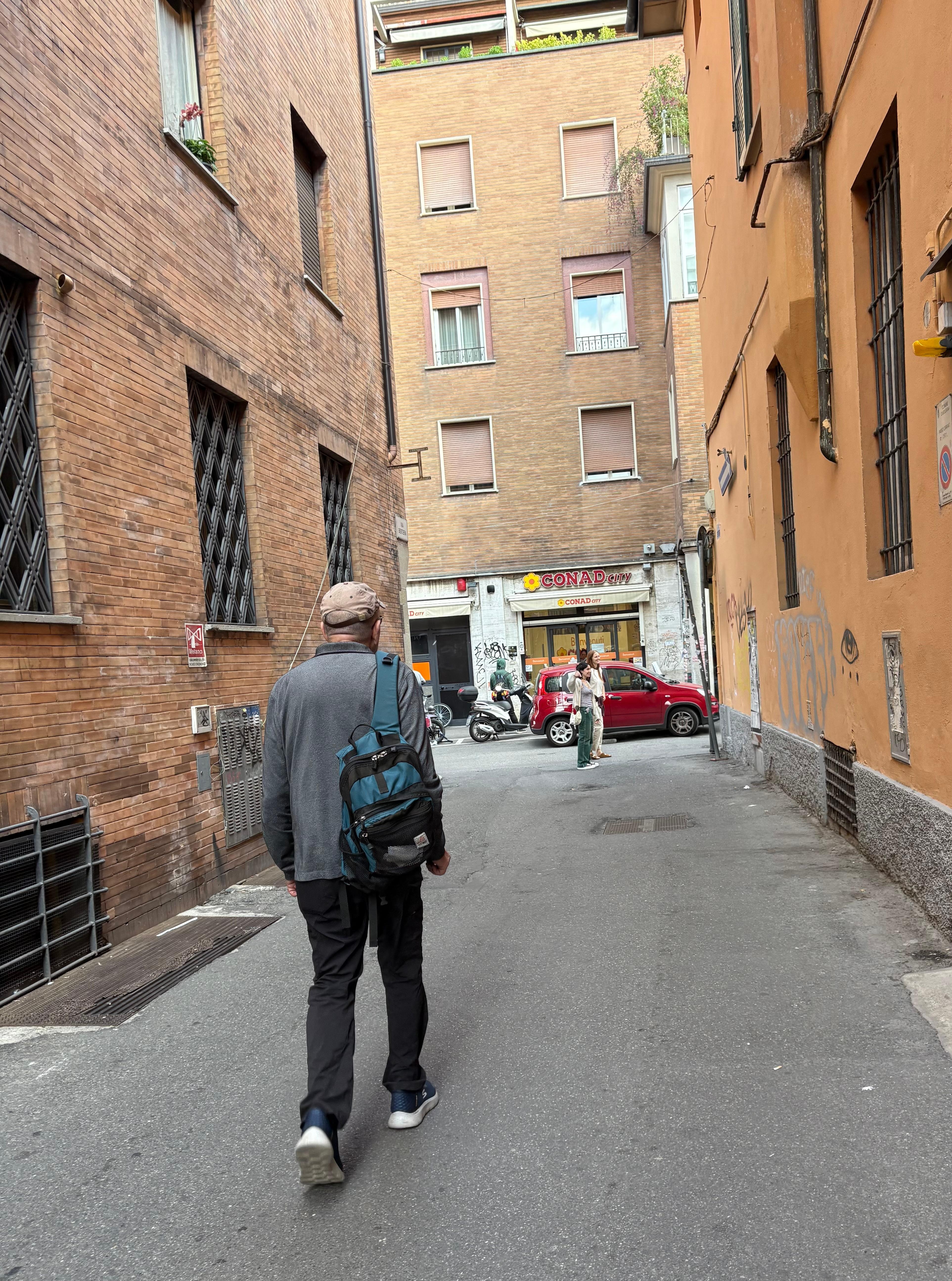 Very good quiet location close to Conad grocery store.