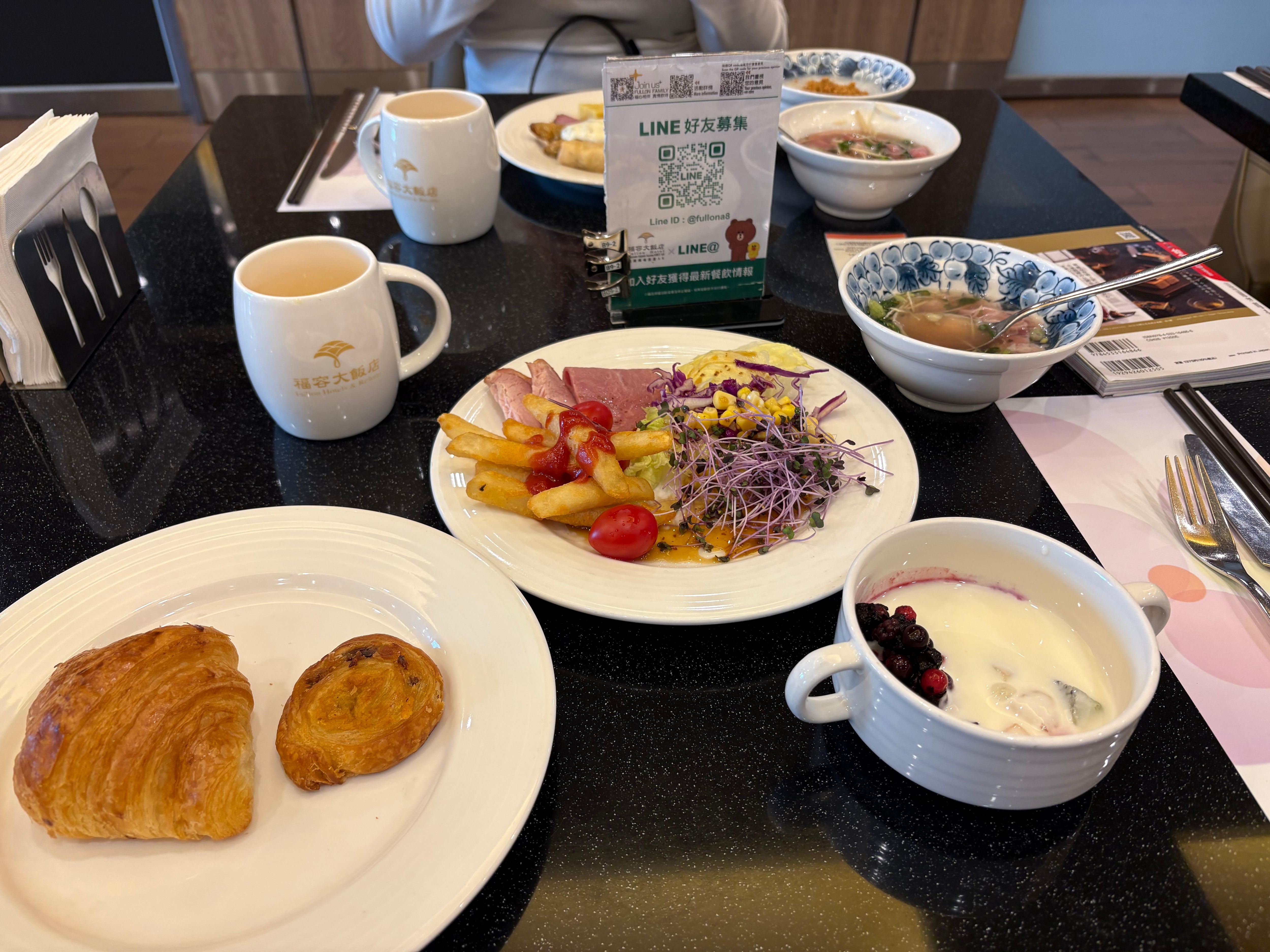 デザートたくさんありましたが、お腹いっぱいで食べれませんでした。