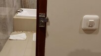 Can u imagine lock is outside the bathroom instead of inside the bathroom. What the hell.