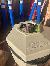 This was trash from last night.
Itâs 4:00 pm the next day đ©