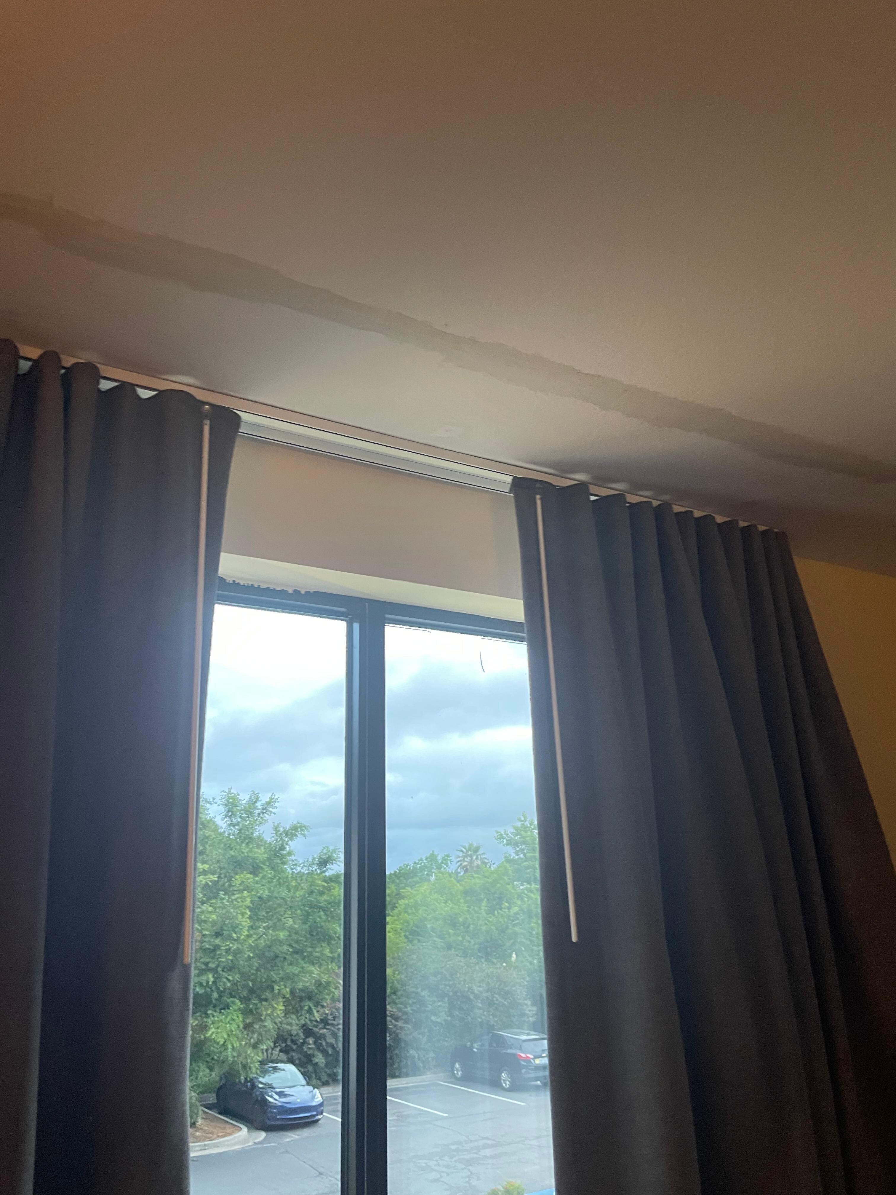 Cracks in ceiling 