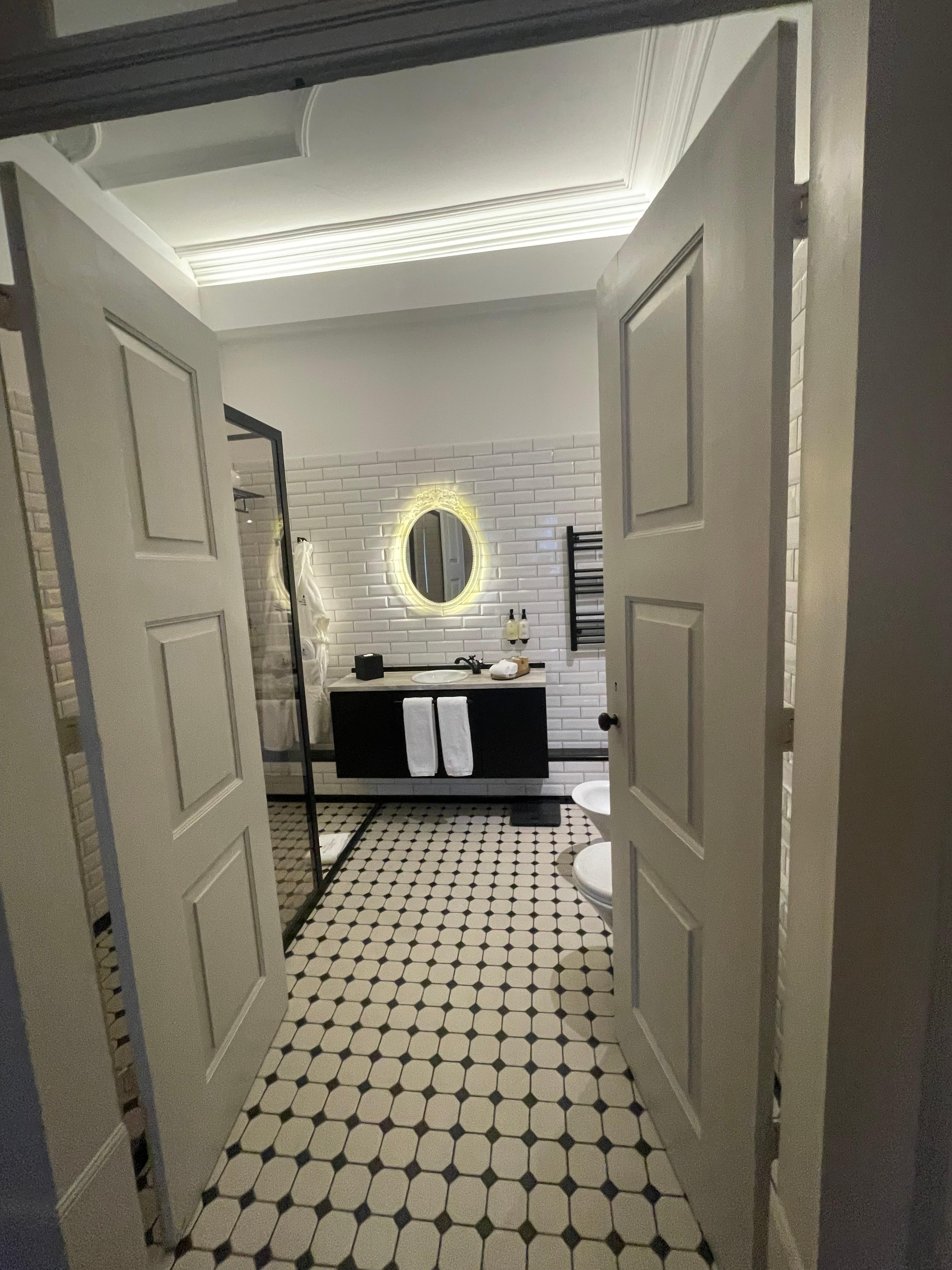 Bathroom in the Shanghai room