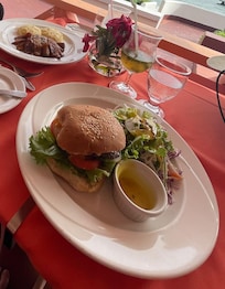 La comida de mediodía