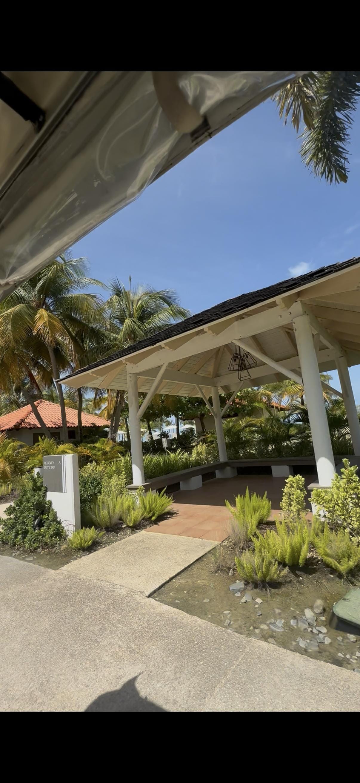 Lots of areas to sit 