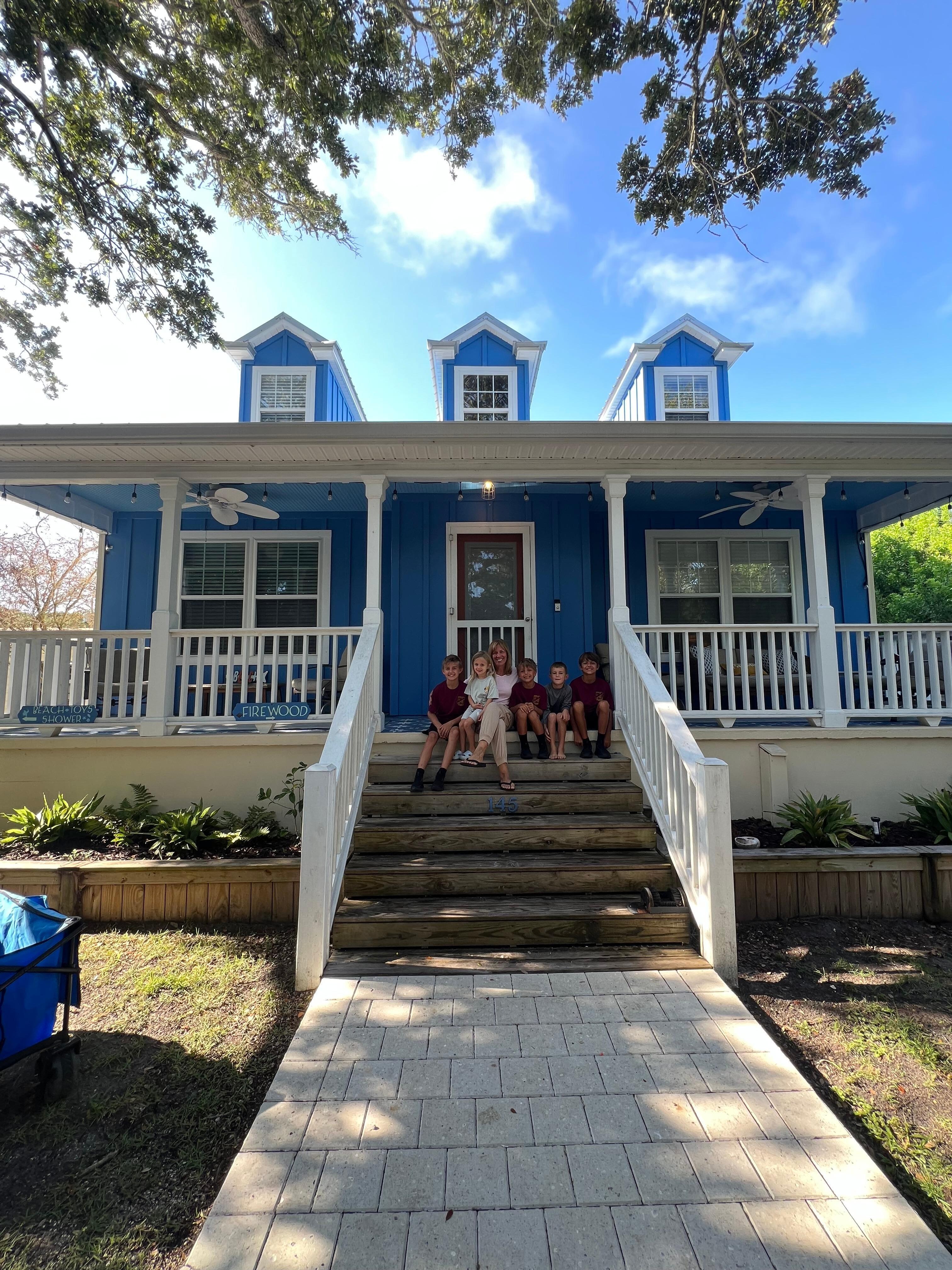 Enjoyed making family memories in the blue house💙