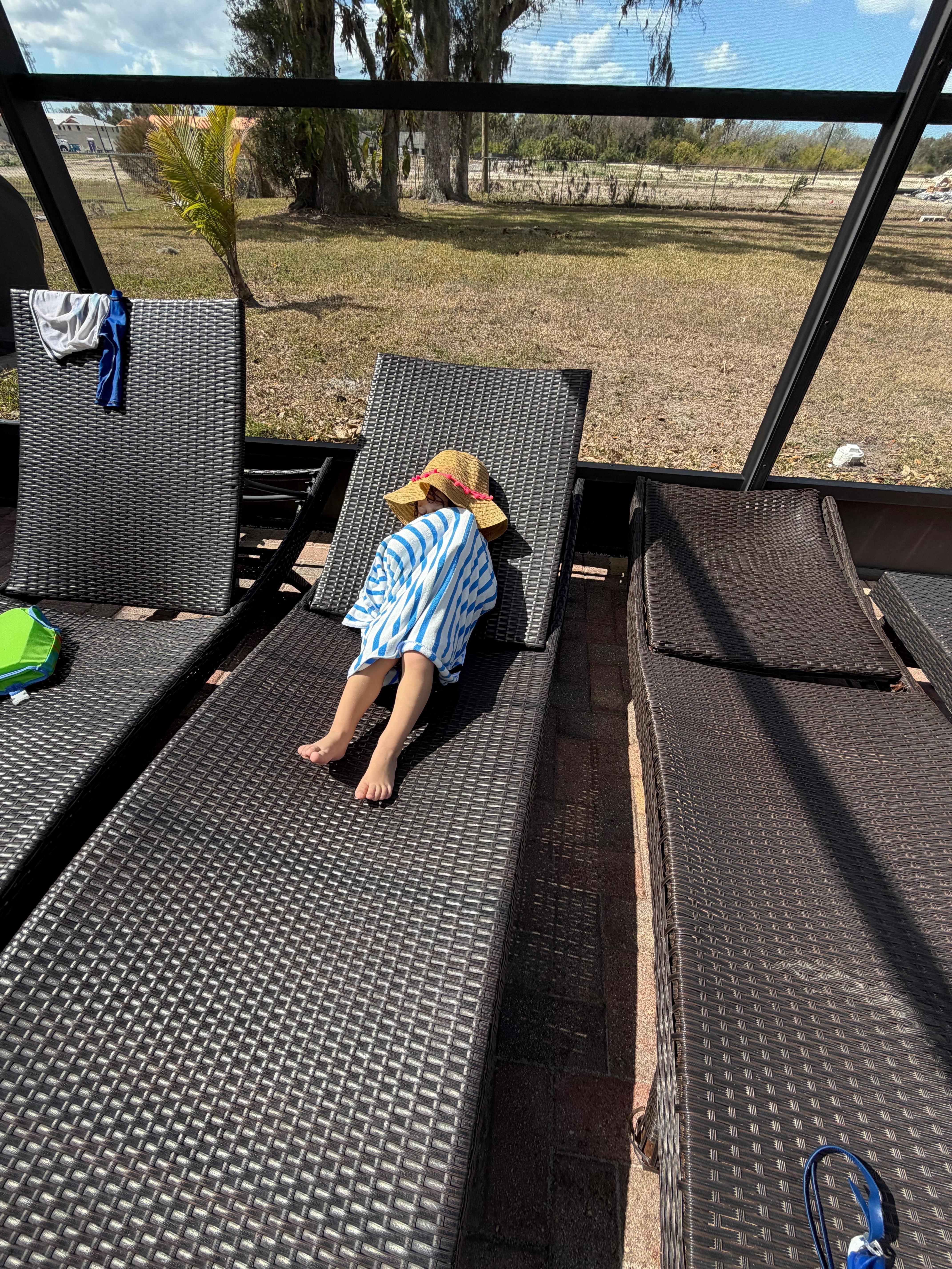 The kids loved lounging on the chairs after being in the pool☀️