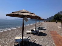 Hoteleigene Liegen am Strand