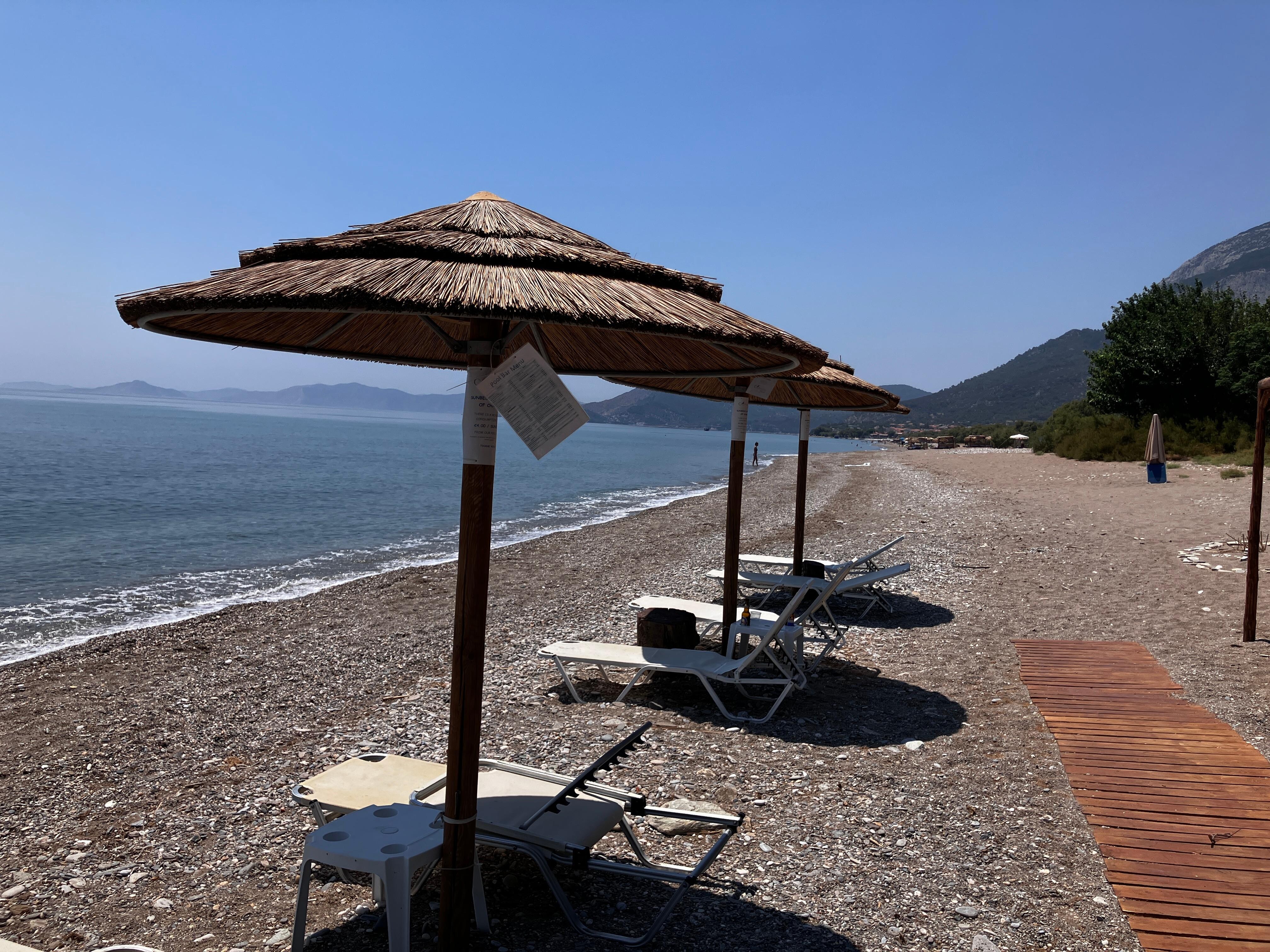 Hoteleigene Liegen am Strand 