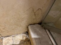 Shared hall shower with Marquis and Le Chateau