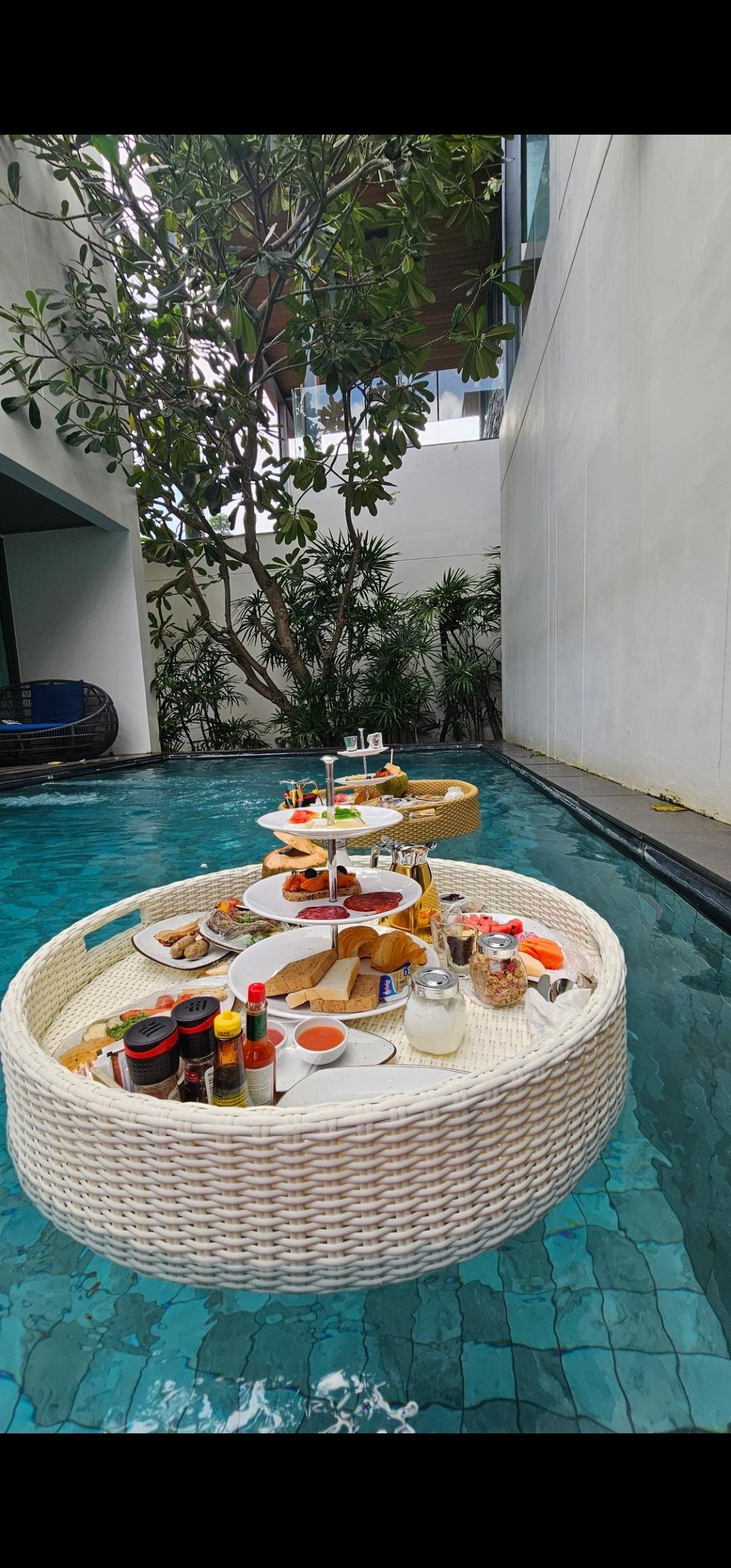 Breakfast at the pool