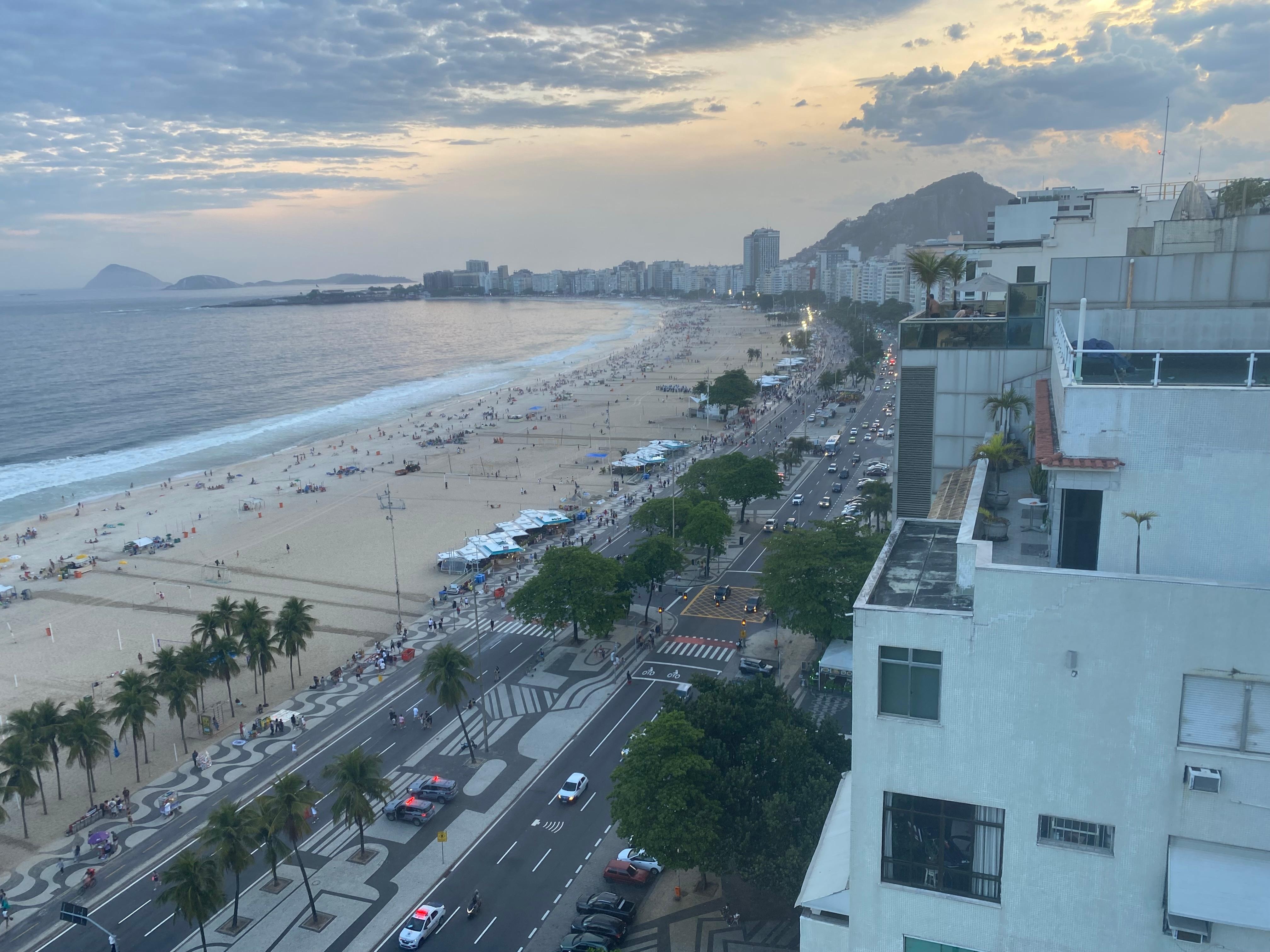 Great rooftop spot. Easy to walk and see Copacabana beach. Safe and staff is very helpful and polite. 