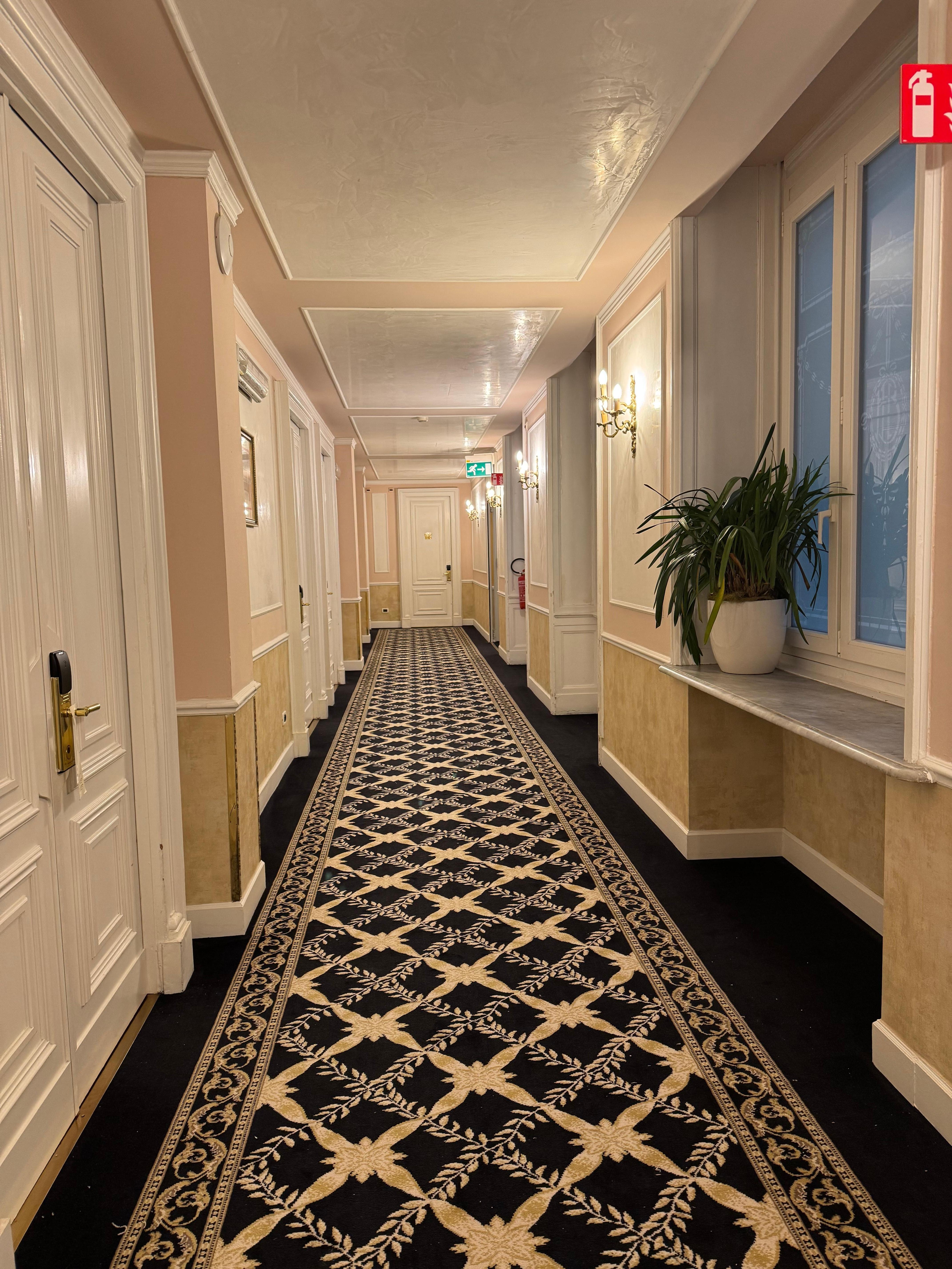 The rooms and design in this hotel is great! Very clean