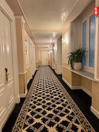 The rooms and design in this hotel is great! Very clean