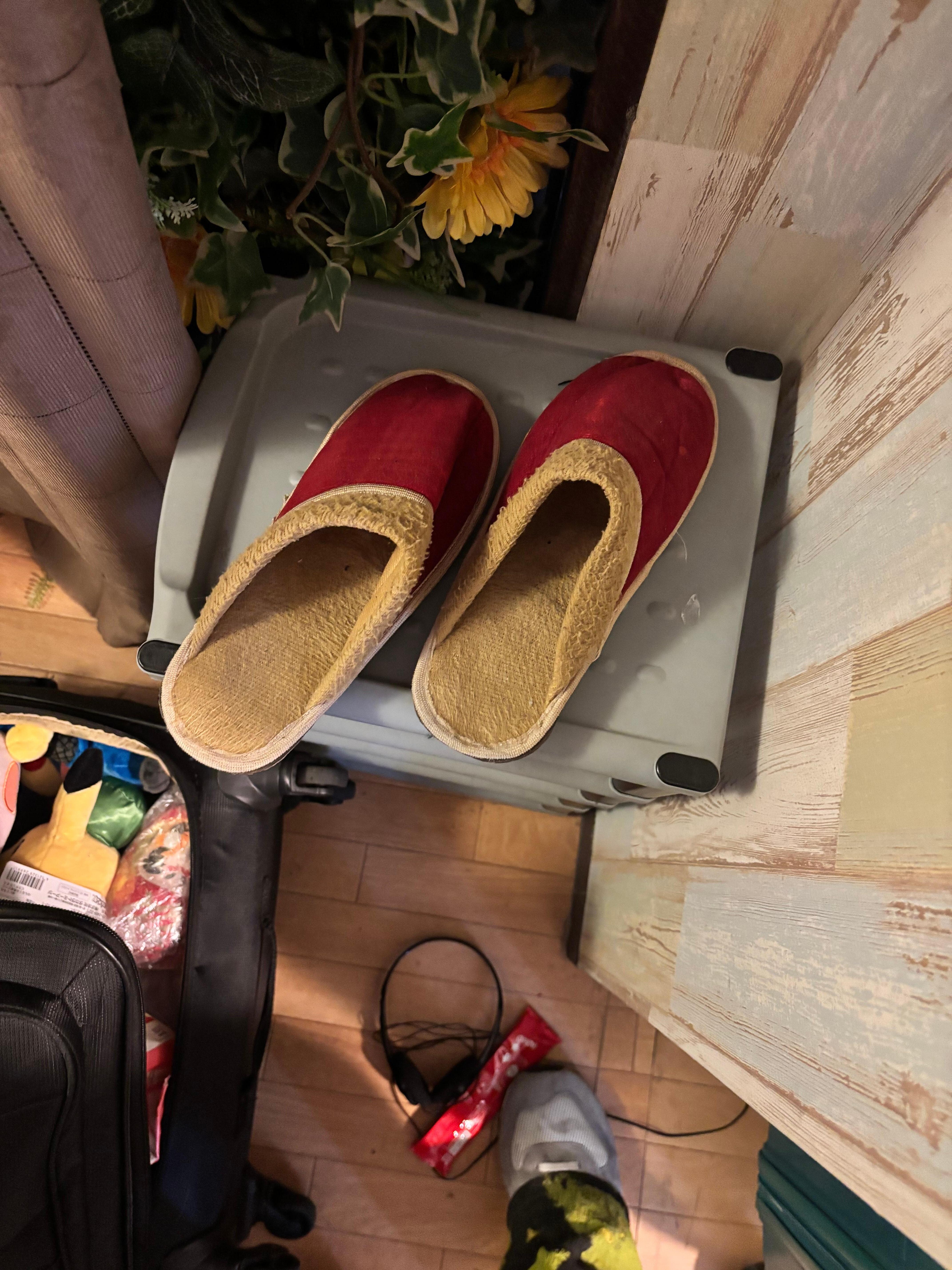Random dirty slippers left in the room.
This location did not ask for shoes to be removed as is common in Japan 